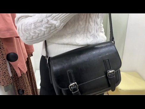 ❤️ Јавна мастурбација младе кучке ФералБерри са дилдом у соби за мерење Јебени видео  на sr.kassa-standupbar.ru